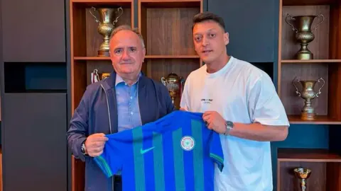 Mesut Özil ve Çaykur Rizespor Arasında Stratejik İş Birliği: Rizespor Akademi