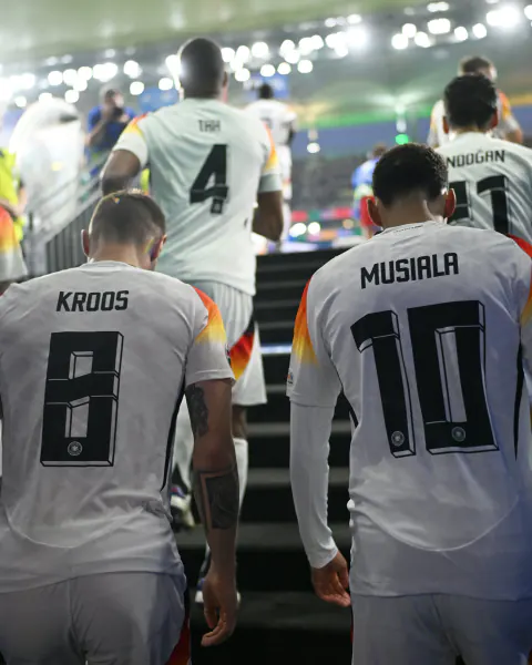 Futbolda Saygı Dersi: DFB Yıldızına Mağlubiyet Sonrası Rakip Alkışı