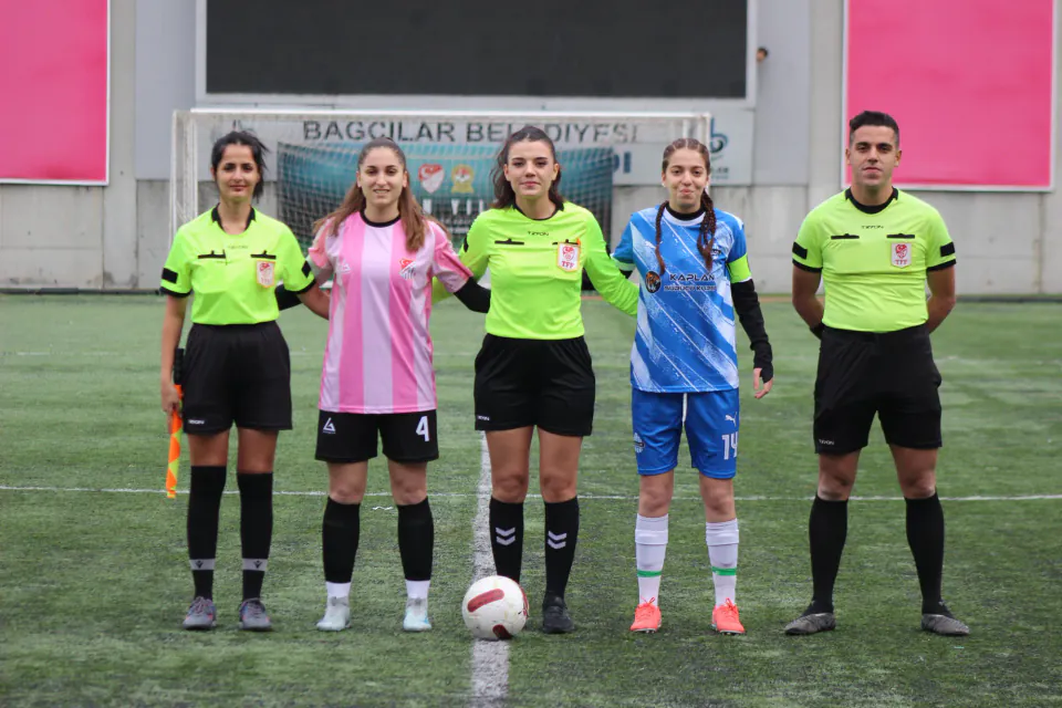 Futbolun Kayıp Coğrafyaları: Egzotik Ligler ve Hikaye Avcılığı görseli