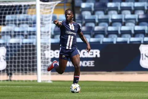 Billy Koumetio Dundee'den Ayrıldı: Yeni Adresi Charlton Athletic