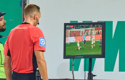 Bundesliga'da Yeni Dönem: VAR Kararları Anons Edilecek