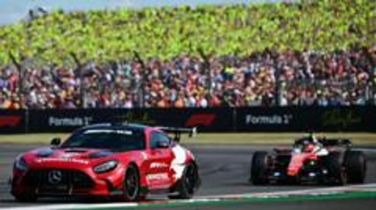 Britanya GP'de Güvenlik Aracı Kaosu: Yarışın Kaderini Belirleyen Karar Britanya GP'de Güvenlik Aracı Kaosu: Yarışın Kaderini Belirleyen Karar