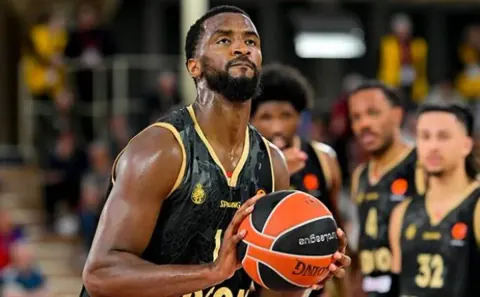 EuroLeague'de Yılın En İyi Savunma Oyuncusu Alpha Diallo Seçildi