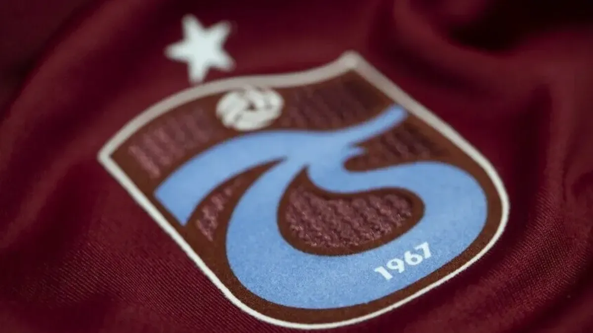Trabzonspor'da Transfer Hareketliliği: 6 Futbolcu İçin Teklif Geldi Trabzonspor'da Transfer Hareketliliği: 6 Futbolcu İçin Teklif Geldi