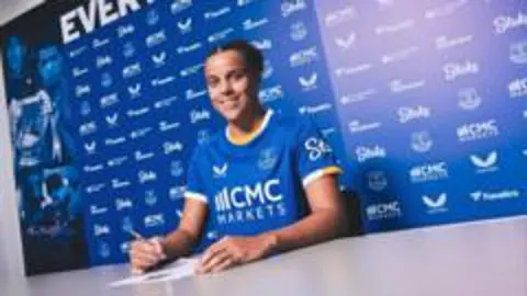 Everton, Leicester City'den Noemie Mouchon'u Kadrosuna Kattı