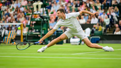 Hubert Hurkacz Wimbledon'da Vites Yükseltiyor: Sırada Avusturyalı Rakip Var