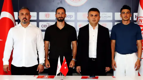 Antalyaspor'da İmza Hareketliliği: Soner Dikmen ve Erdoğan Yeşilyurt ile Sözleşmeler Uzatıldı