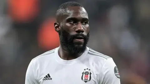 Konyaspor'un sol bek hedefi netleşti: Arthur Masuaku gündemde