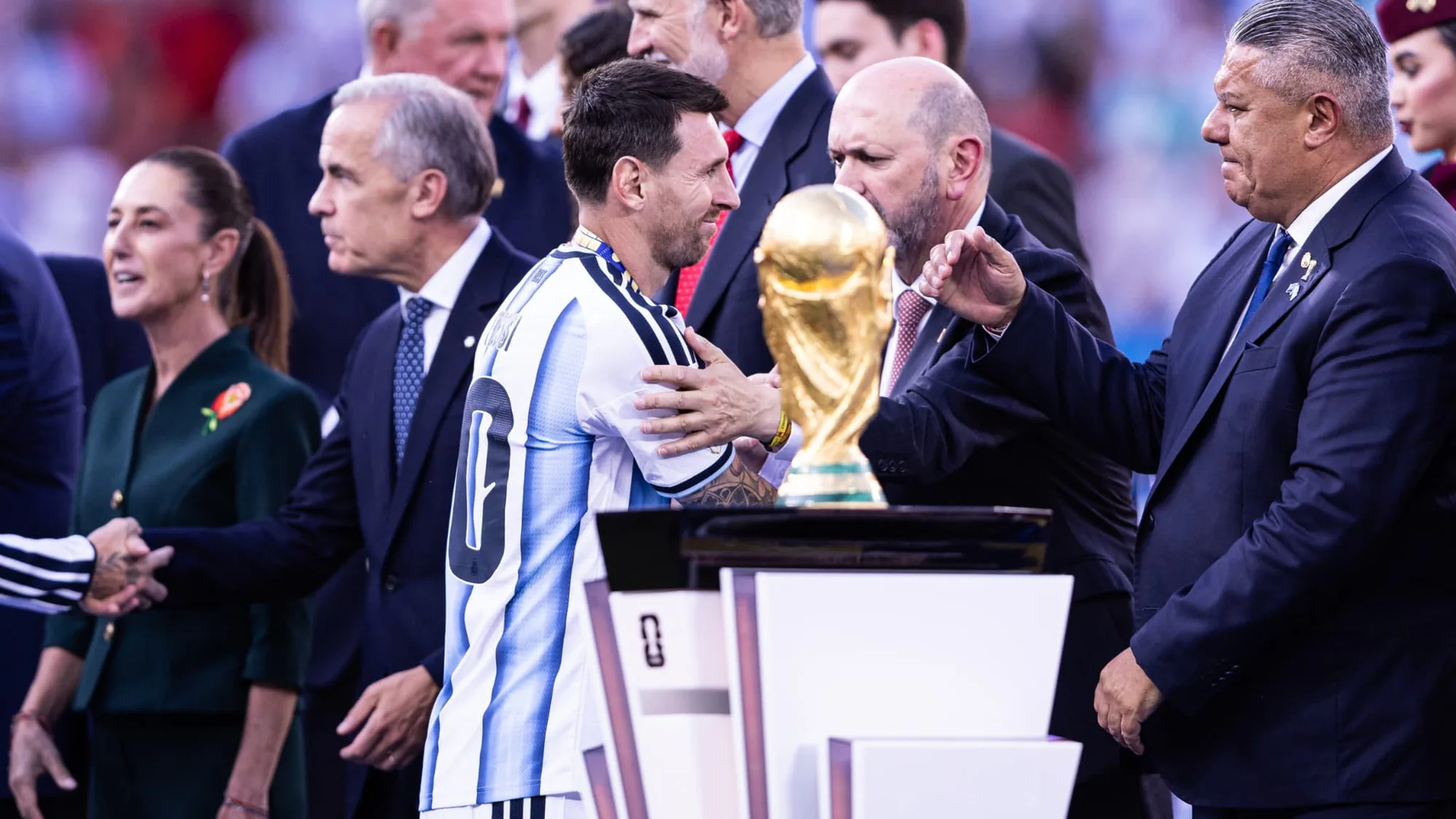Arjantin Basınından Rodri ve Ballon d'Or Tepkisi: Messi İçin 'Hakaret' İfadesi Arjantin Basınından Rodri ve Ballon d'Or Tepkisi: Messi İçin 'Hakaret' İfadesi