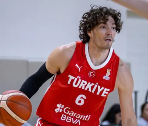 Cedi Osman ve Ebru Şahin Evliliği: Milli Basketbolcunun Özel Hayatına Dair Detaylar
