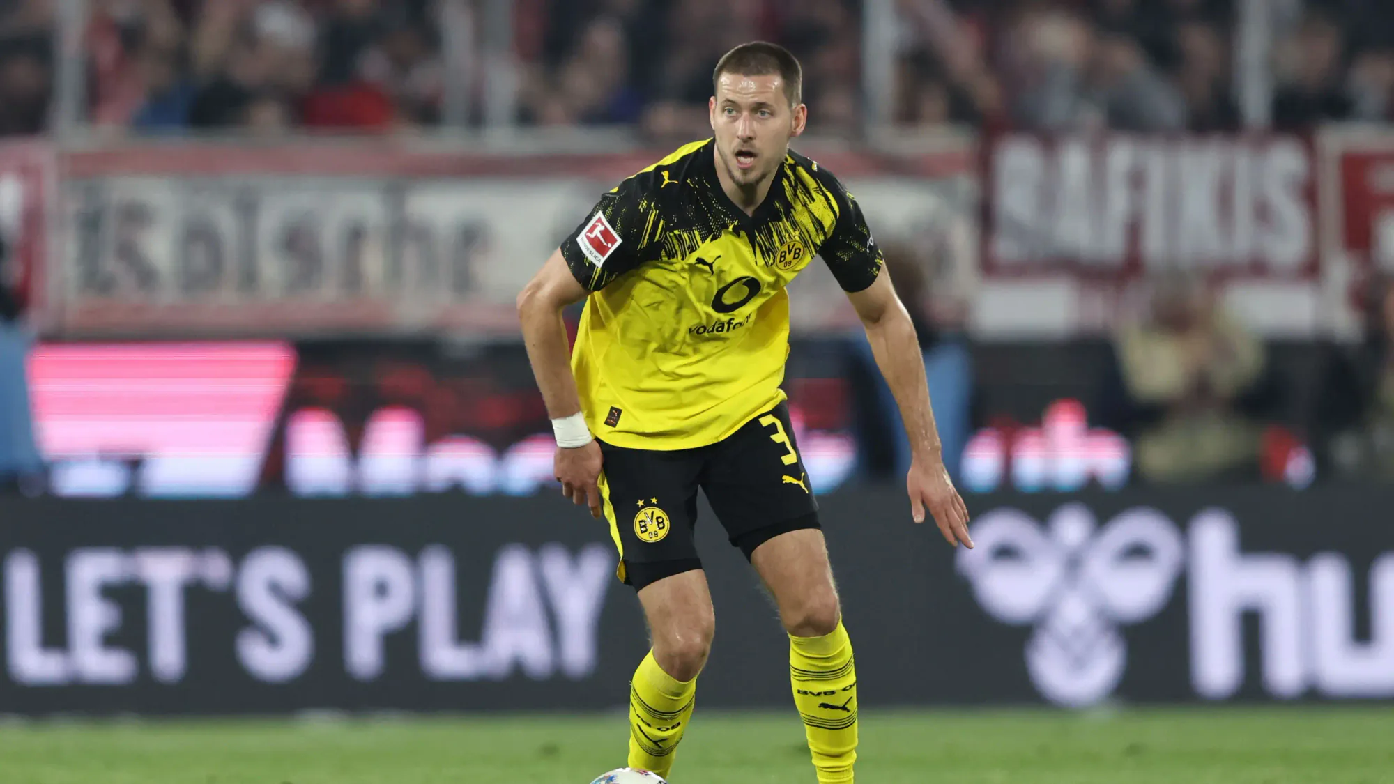 Borussia Dortmund'da Şok Ayrılık İddiası: Mart'taki İmza Anlamını Yitirdi Borussia Dortmund'da Şok Ayrılık İddiası: Mart'taki İmza Anlamını Yitirdi