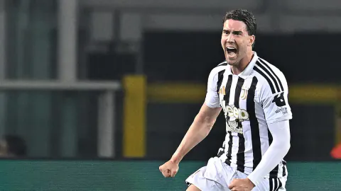 Beşiktaş ve Fenerbahçe'nin Vlahovic Yarışı: Sırp Yıldız Türkiye'ye mi Geliyor?