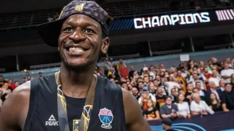 Isaac Bonga'nın Geleceği Belli Oluyor: Barcelona ve Partizan Hattında Hareketlilik