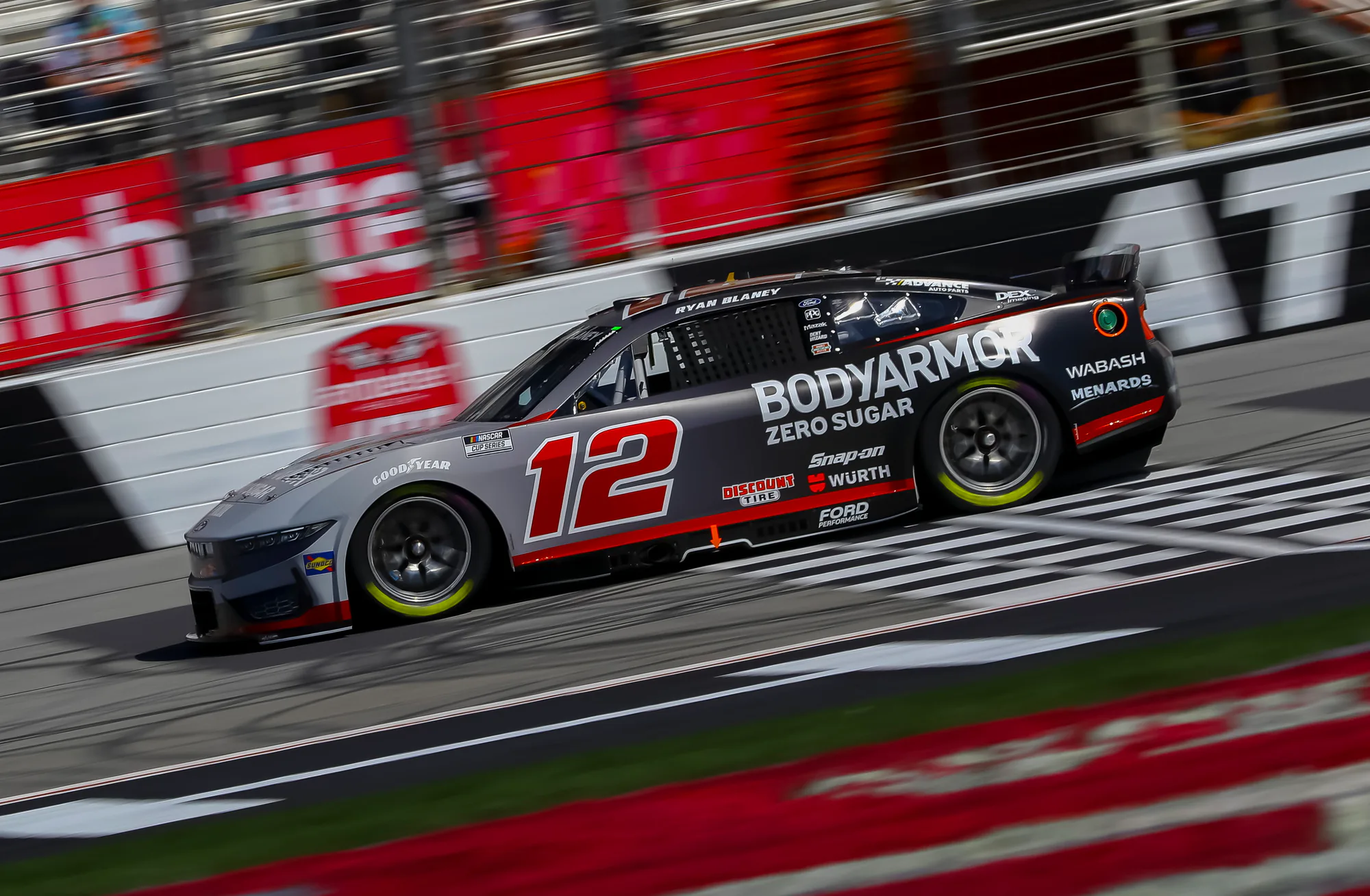 Ryan Blaney'den Atlanta'da Dominant Zafer: Şimşekler Yarışı Durdurdu Ryan Blaney'den Atlanta'da Dominant Zafer: Şimşekler Yarışı Durdurdu