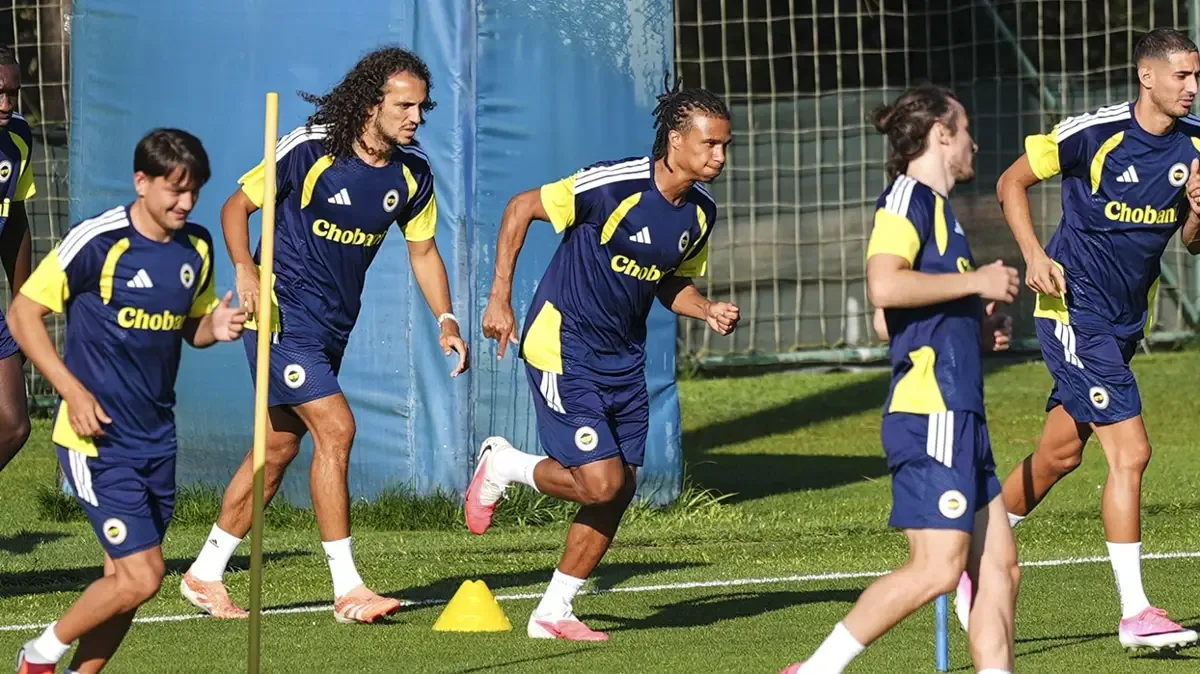 Fenerbahçe'den UEFA'ya kritik bildirim: Greenwood ve Ake listeye dahil edildi Fenerbahçe'den UEFA'ya kritik bildirim: Greenwood ve Ake listeye dahil edildi