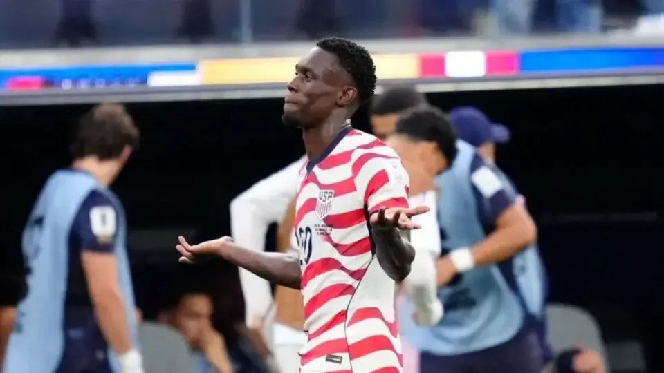 FIFA'da Balogun Skandalı: Kırmızı Kart Kararını Tek Kişi Verdi görseli