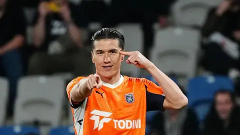 RAMS Başakşehir, Eldor Shomurodov'un bonservisini aldı