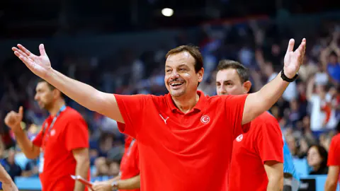 Ergin Ataman'ın 12 Dev Adam'daki 100. Maçı: Tarihi Eşik Geçildi
