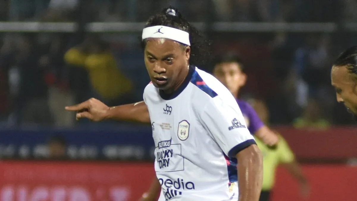 Ronaldinho 46 Yaşında Geri Dönüyor: İtalyan Ekibiyle Sözleşme İmzaladı Ronaldinho 46 Yaşında Geri Dönüyor: İtalyan Ekibiyle Sözleşme İmzaladı