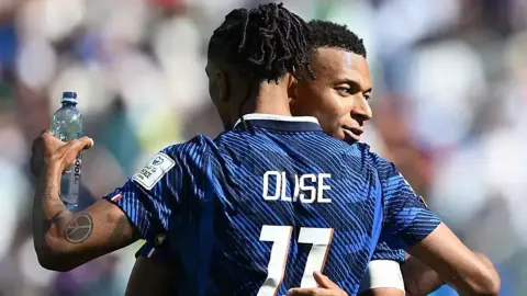 Michael Olise'den Dünya Kupası'nda Rol Değişikliği: Pelé Rekoruna Ramak Kaldı Michael Olise'den Dünya Kupası'nda Rol Değişikliği: Pelé Rekoruna Ramak Kaldı