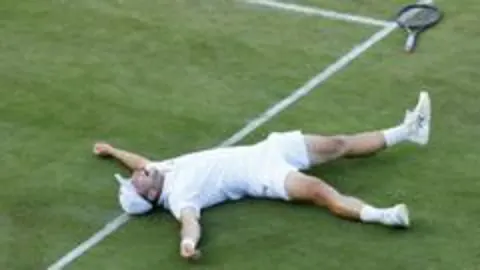 Wimbledon'da Arthur Fery'den İnanılmaz Dönüş: Burun Kanamalarına Rağmen Tur Atladı