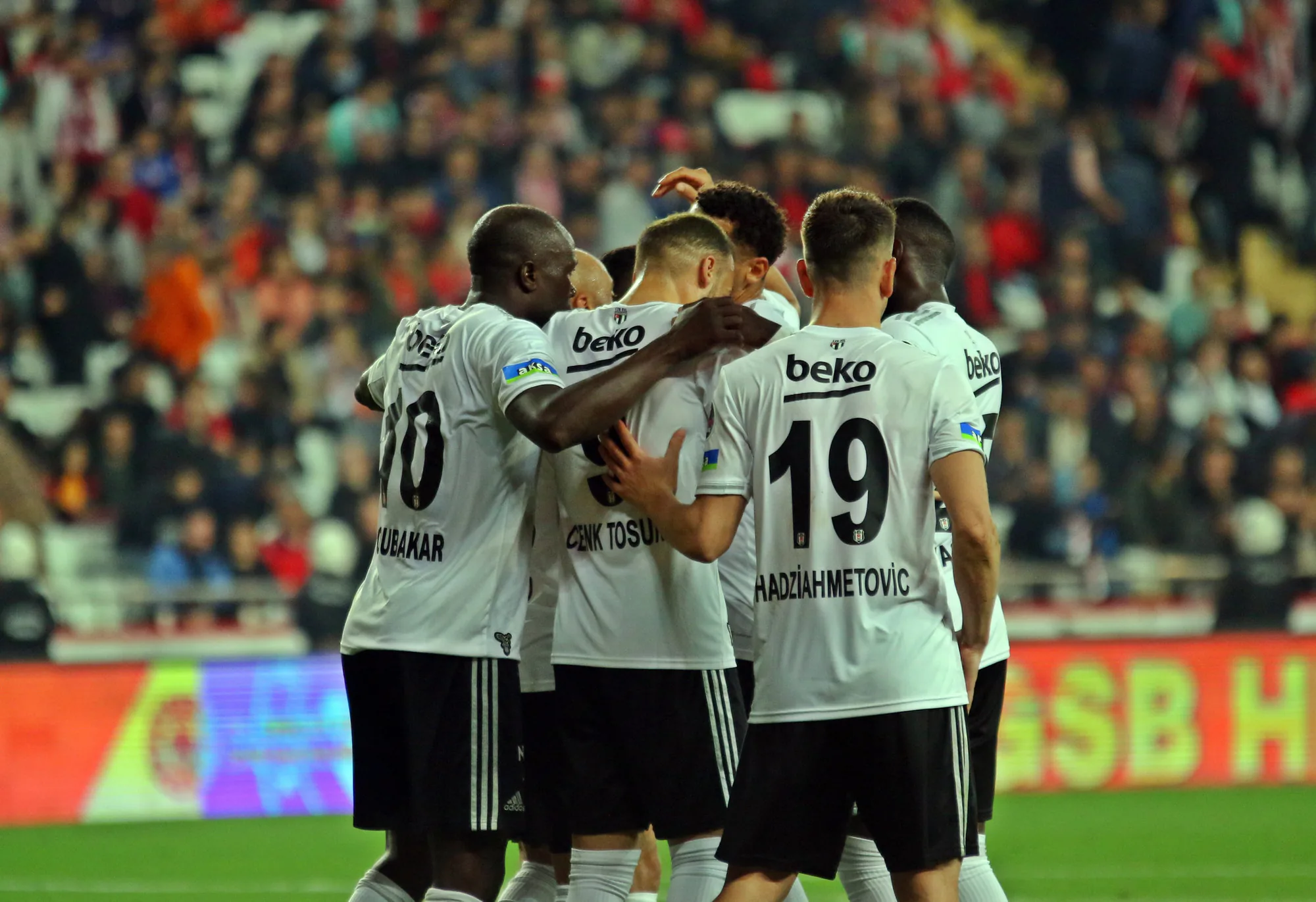 Beşiktaş'ta Ön Libero Operasyonu: Hojbjerg İçin Pazarlıklar Başladı Beşiktaş'ta Ön Libero Operasyonu: Hojbjerg İçin Pazarlıklar Başladı