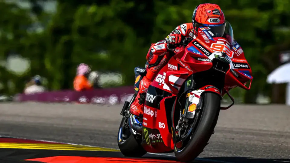 MotoGP Almanya GP'de Marc Márquez Fırtınası ve Bezzecchi Şoku görseli