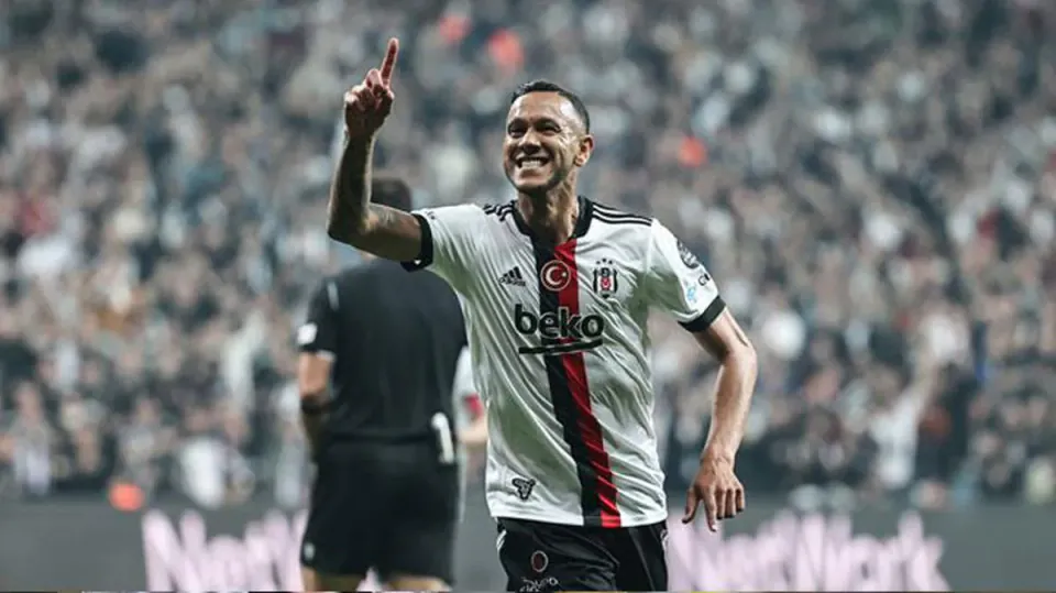 Süper Lig'de Dev Randevu: Fenerbahçe - Beşiktaş Derbisi Öncesi Taktik Savaşları görseli