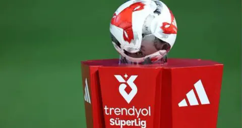 Süper Lig'de 10+4 Yabancı Kuralı Kesinleşti: İşte Yeni Sezonun Transfer Rehberi