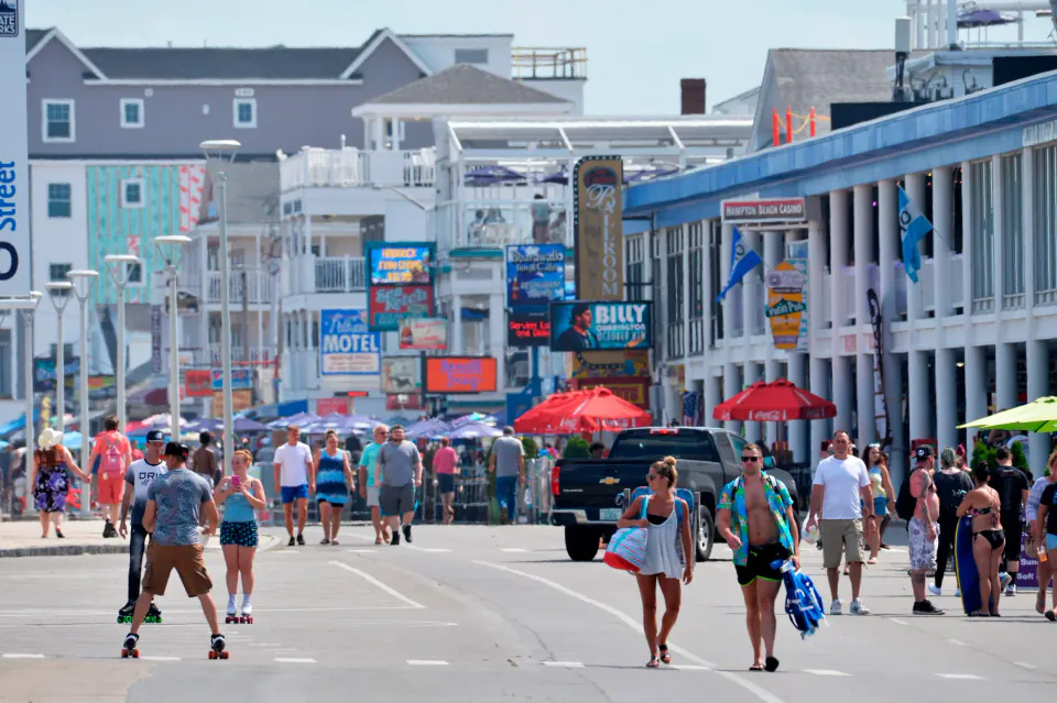 New Hampshire'ın Kalbi Hampton Beach: Yaz Sezonunun Zirvesinde Tatil Rehberi görseli
