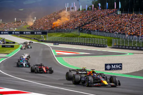 Red Bull Ring'de Devlerin Savaşı: Hamilton ve Verstappen Düellosu Red Bull Ring'de Devlerin Savaşı: Hamilton ve Verstappen Düellosu