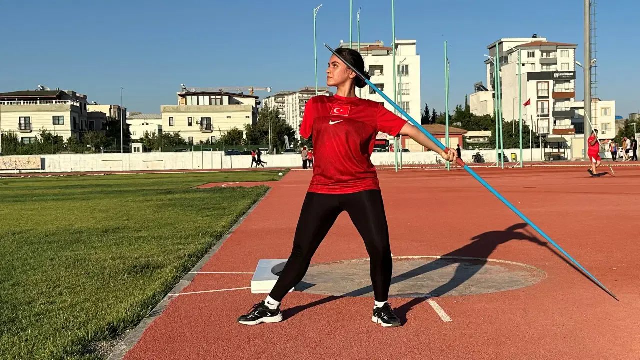 Deprem Enkazından Şampiyonluğa: Meryem Hanne Erbil 3 Branşta Türkiye Şampiyonu Deprem Enkazından Şampiyonluğa: Meryem Hanne Erbil 3 Branşta Türkiye Şampiyonu