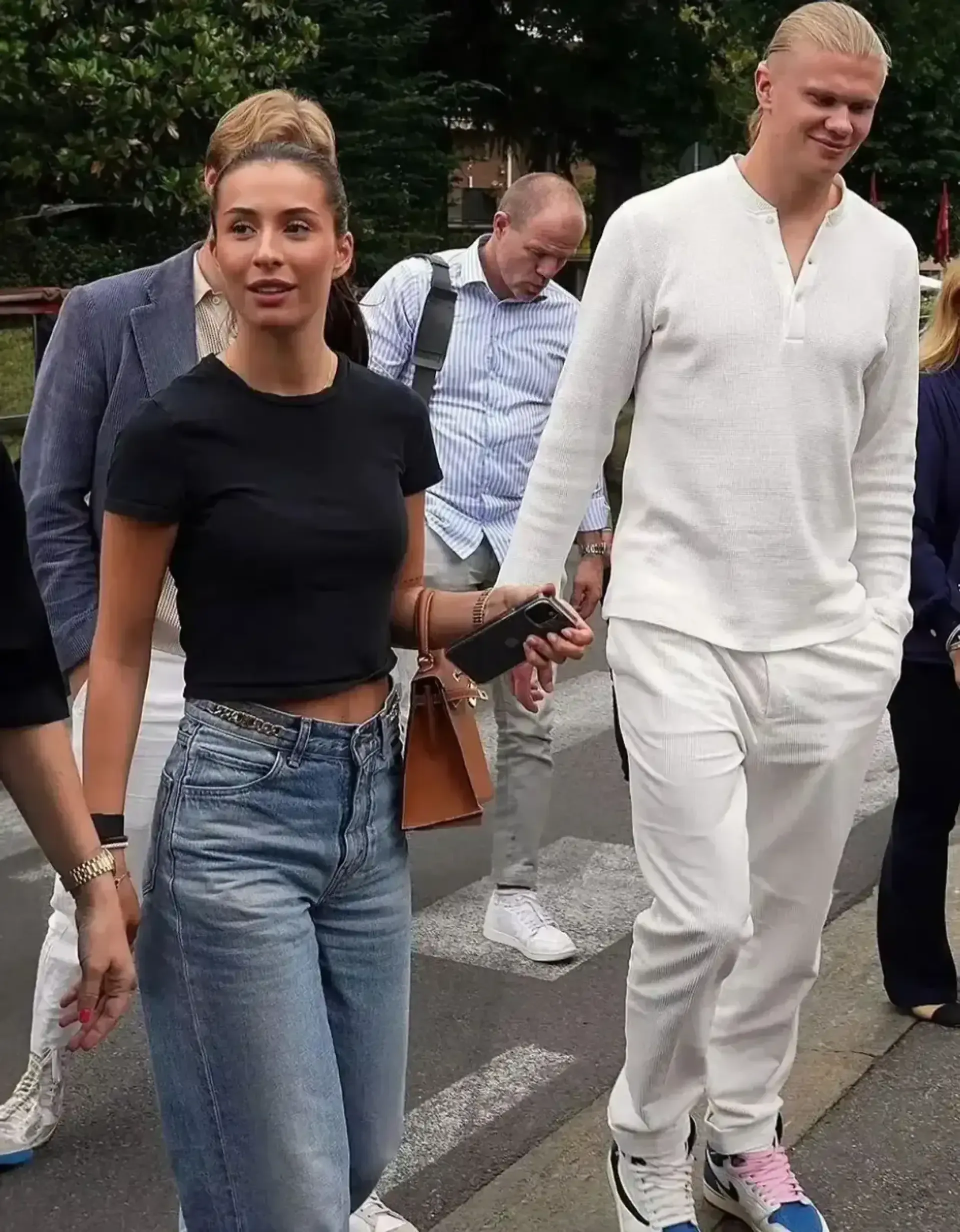 Erling Haaland'ın Partneri Isabel Haugseng Johansen: Yeşil Sahalardan Modelliğe Erling Haaland'ın Partneri Isabel Haugseng Johansen: Yeşil Sahalardan Modelliğe