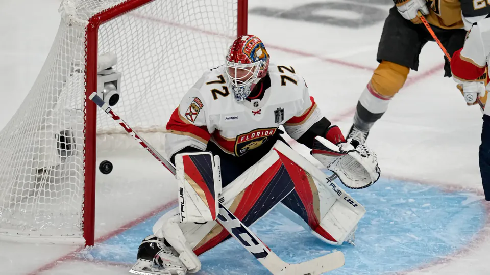Sergei Bobrovsky'nin Geleceği Belirsiz: Florida Panthers'ta Kale Değişimi görseli
