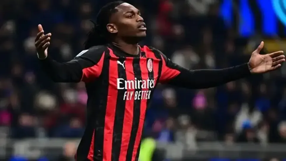 Rafael Leão Milan'dan Ayrılıyor: Süper Lig Devleri ve İngilizlerin Yarışı görseli