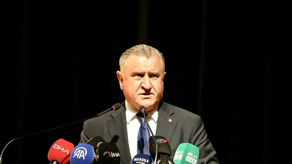 Bakan Osman Aşkın Bak'tan Gümüş Madalya Kazanan Genç Filelere Tebrik görseli