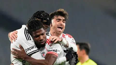 Fenerbahçe'de Sürpriz Hamle: Eski Beşiktaşlı Yıldızla Anlaşma Sağlandı