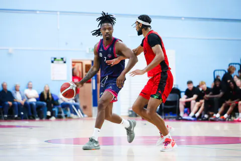 Bristol Flyers'da Yeni Sezon Hazırlıkları: Cam Holden ile Sözleşme Yenilendi
