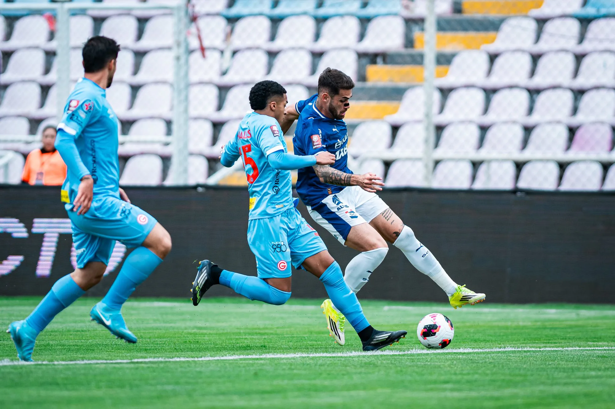 Sporting Cristal, Deportivo Garcilaso Karşılaşmasında Güç Gösterisi Yaptı Sporting Cristal, Deportivo Garcilaso Karşılaşmasında Güç Gösterisi Yaptı