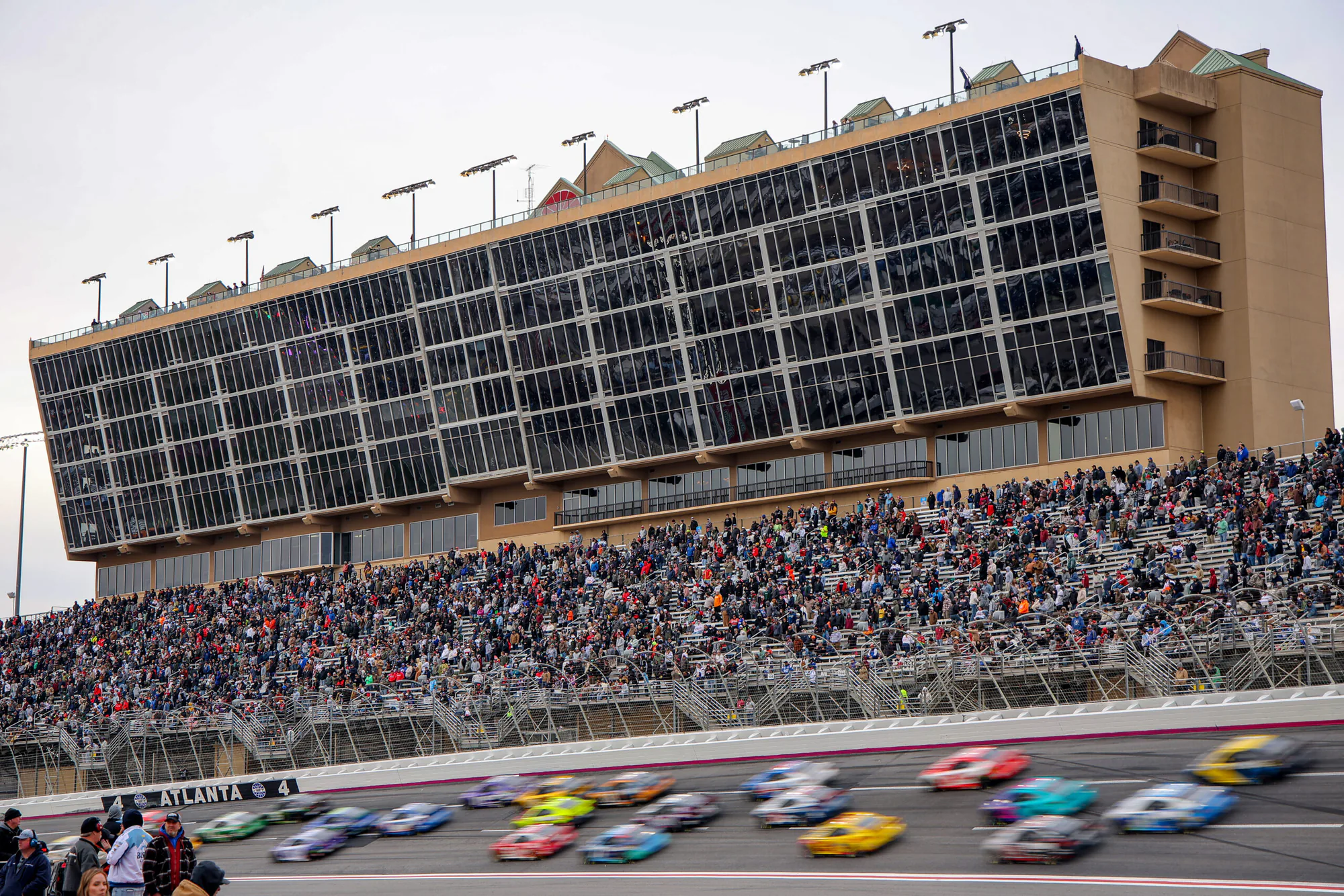 NASCAR Quaker State 400 Heyecanı: EchoPark Speedway'de Ryan Blaney Pole Pozisyonunda NASCAR Quaker State 400 Heyecanı: EchoPark Speedway'de Ryan Blaney Pole Pozisyonunda