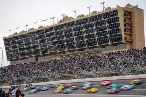 NASCAR Quaker State 400 Heyecanı: EchoPark Speedway'de Ryan Blaney Pole Pozisyonunda