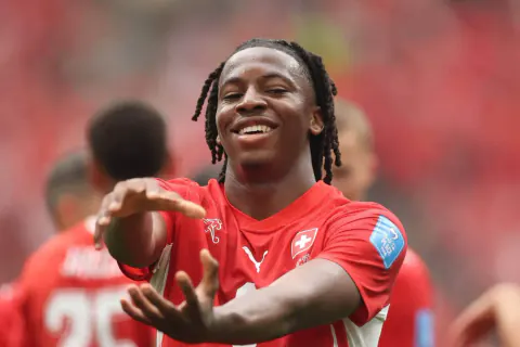 Aston Villa, Johan Manzambi Transferinde Newcastle'ı Devirdi