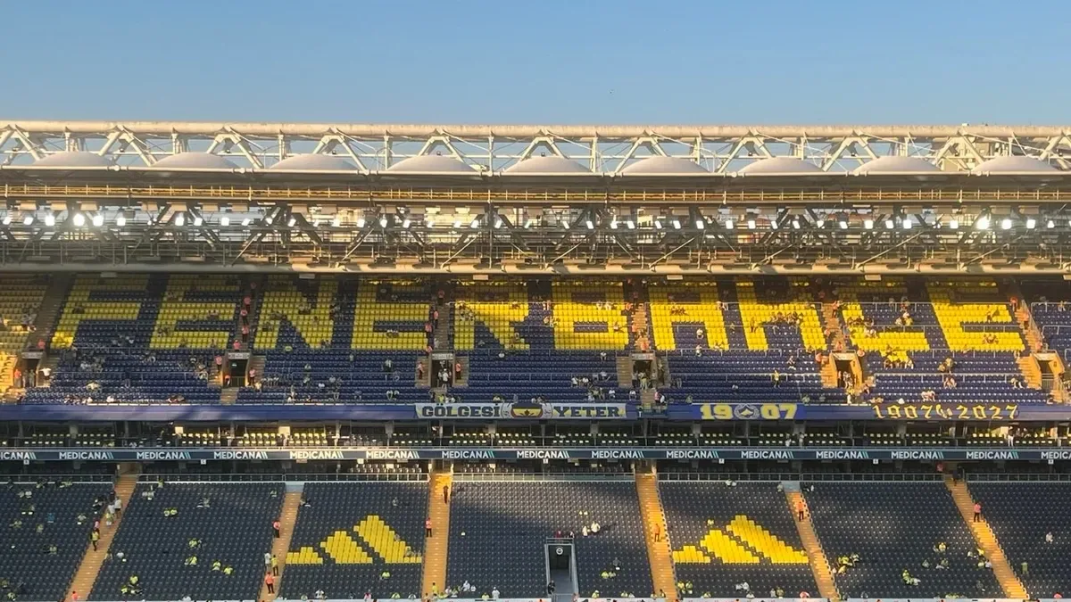 Fenerbahçe Şükrü Saracoğlu Stadyumu'nda Tribün Renkleri Değişti Fenerbahçe Şükrü Saracoğlu Stadyumu'nda Tribün Renkleri Değişti