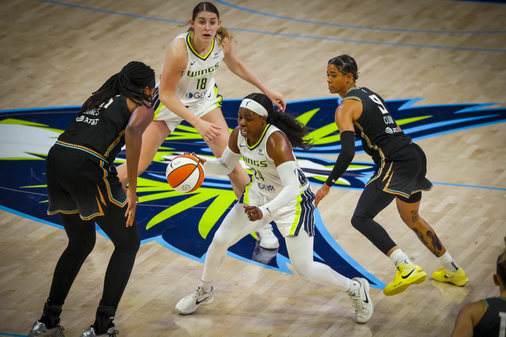 New York Liberty ve Dallas Wings Maçında Ulaşım Krizi: Maç Ertelendi New York Liberty ve Dallas Wings Maçında Ulaşım Krizi: Maç Ertelendi