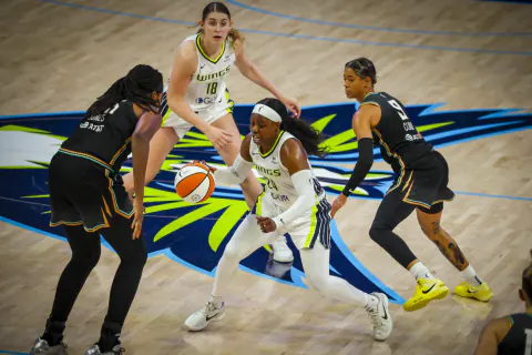 New York Liberty ve Dallas Wings Maçında Ulaşım Krizi: Maç Ertelendi
