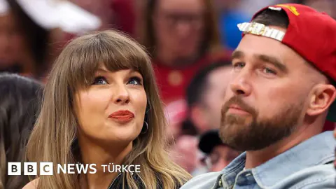 Taylor Swift ve Travis Kelce Düğününde 'İzlenebilir Davetiye' Dönemi Taylor Swift ve Travis Kelce Düğününde 'İzlenebilir Davetiye' Dönemi