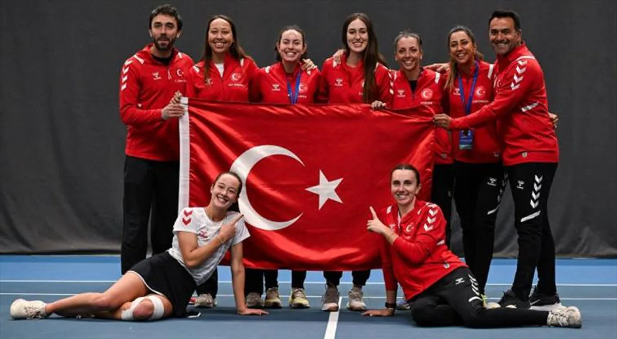 A Milli Kadın Tenis Takımı'ndan Billie Jean King Kupası'nda Tarihi Başarı A Milli Kadın Tenis Takımı'ndan Billie Jean King Kupası'nda Tarihi Başarı