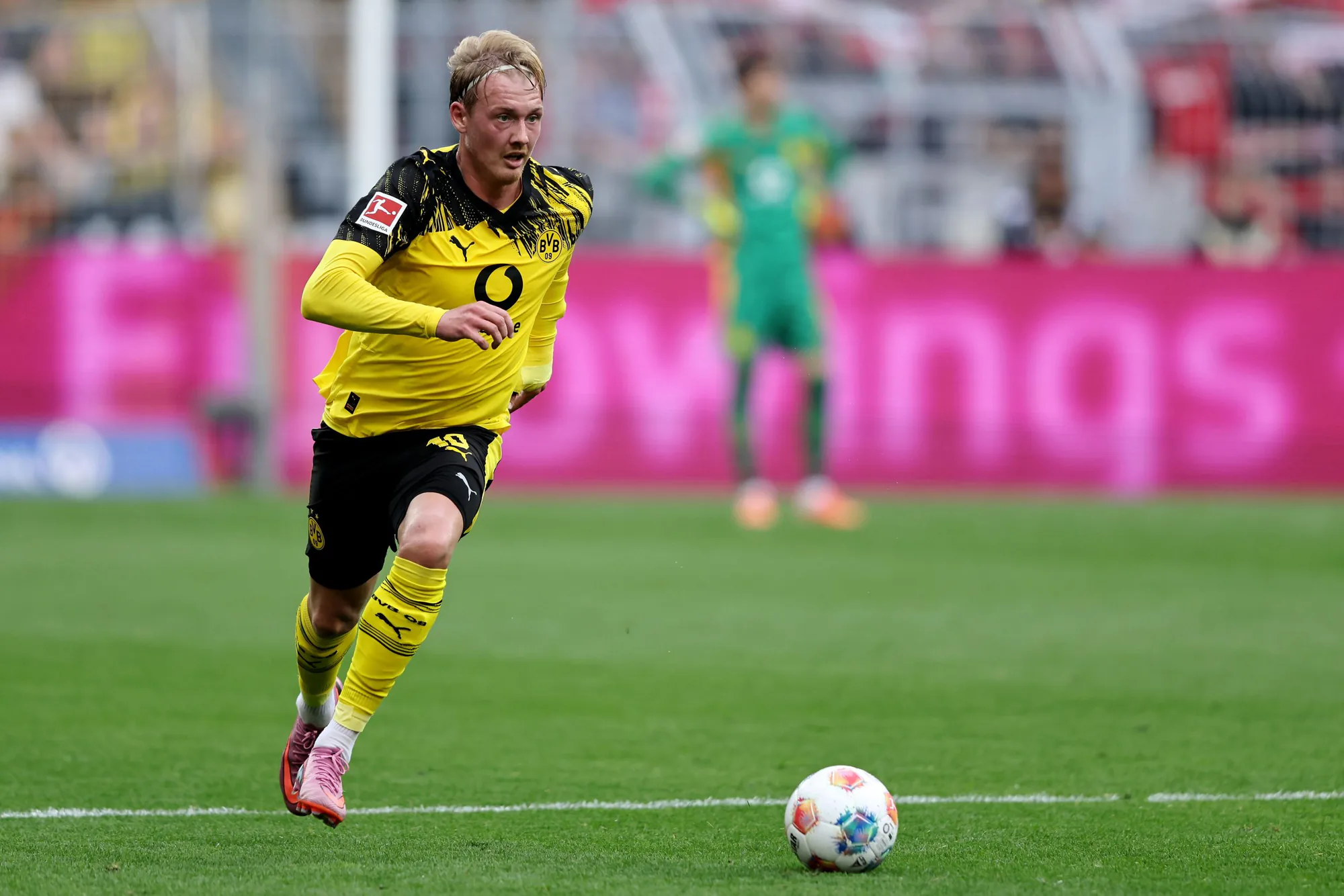 Bundesliga'da Julian Brandt Bilmecesi: Yüksek Maliyetler Transferi Kilitledi Bundesliga'da Julian Brandt Bilmecesi: Yüksek Maliyetler Transferi Kilitledi