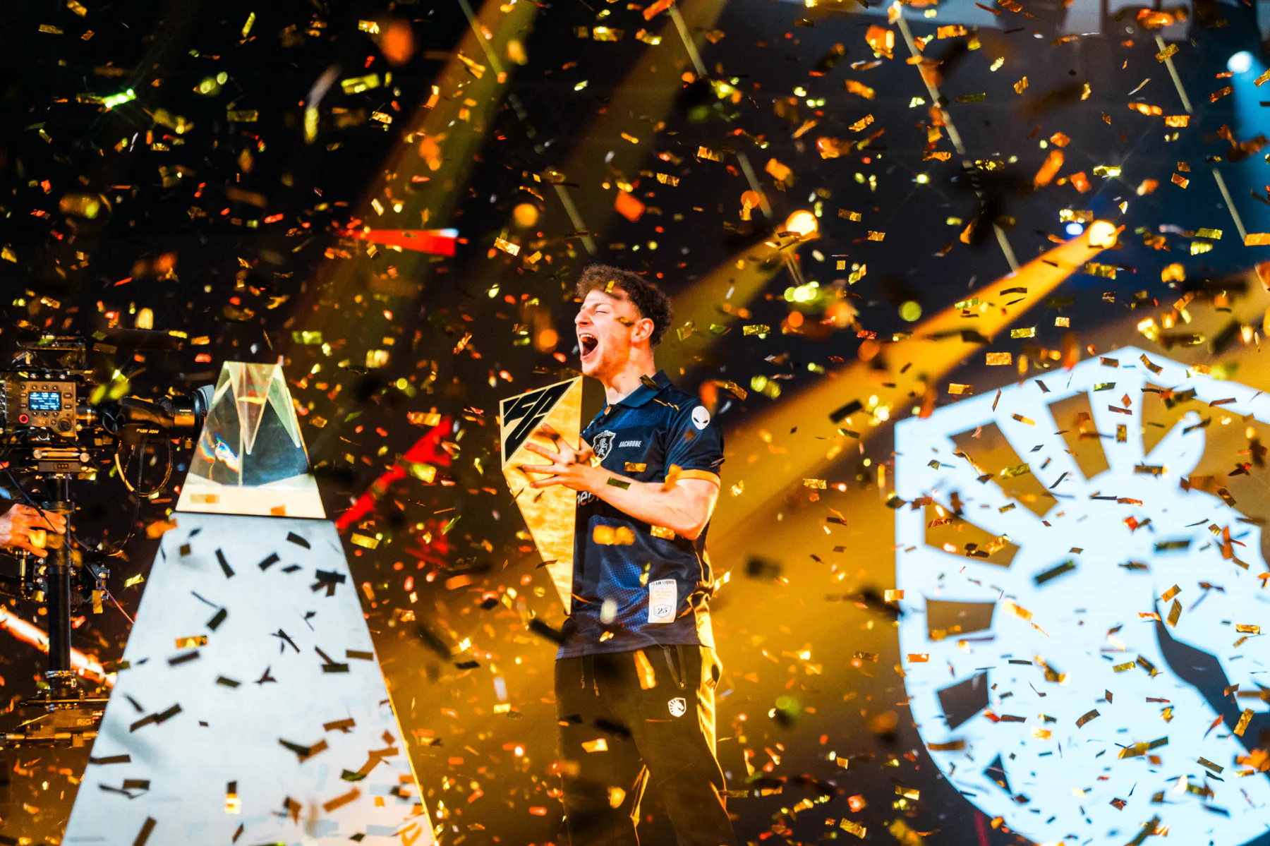 EWC 2026 League of Legends Heyecanı Paris'te Sürüyor EWC 2026 League of Legends Heyecanı Paris'te Sürüyor