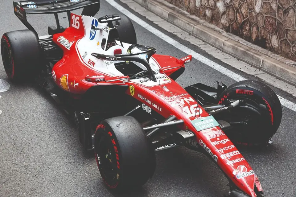 Charles Leclerc'in Ferrari'deki Fren Sorunu: Takım Arkadaşının Gerisinde Kalma Nedeni görseli